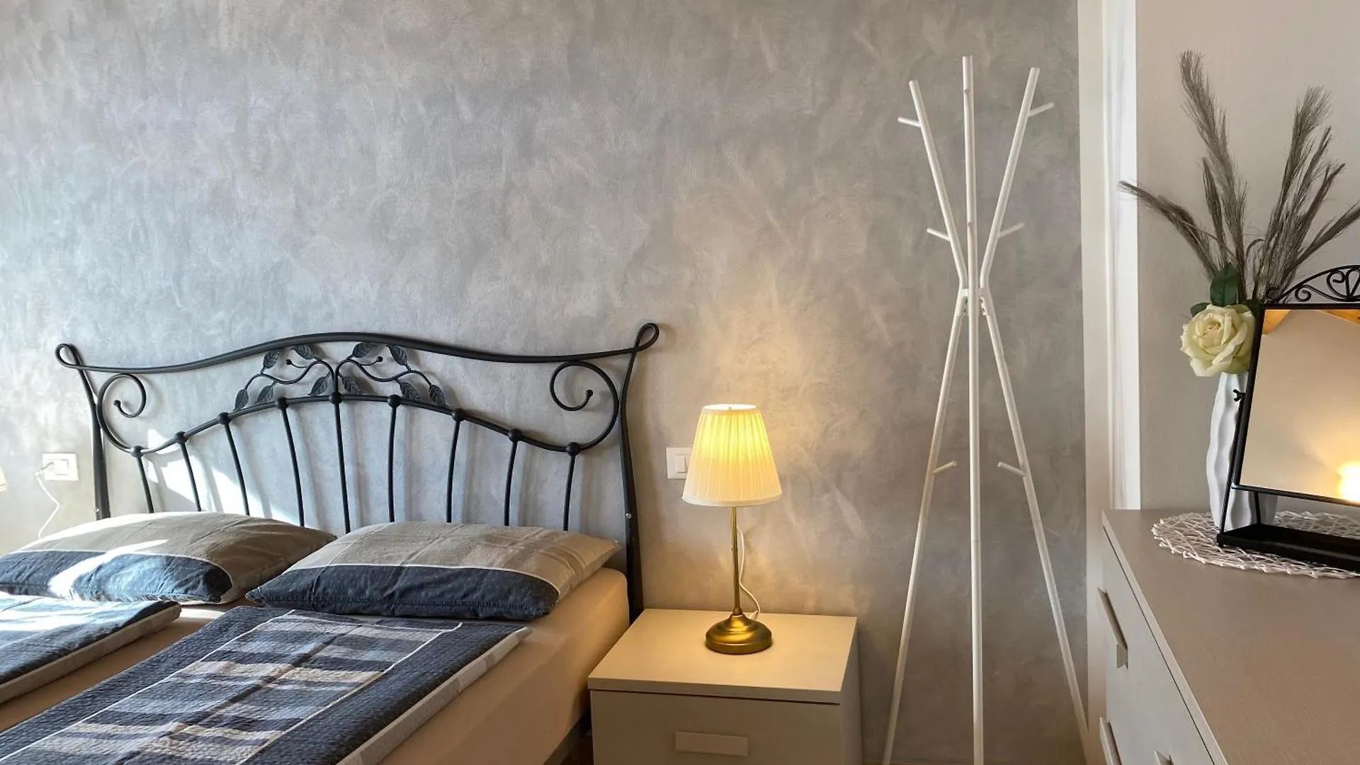 Villa Carlotta Crone Apartment
